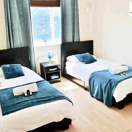 2 Bedroom Apartment At Dagenham , Adonai Serviced Accommodation, Free Wifi And Parking Buitenkant foto